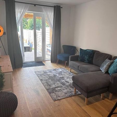 ウィンチェスター Riverside 3 Bed Houseヴィラ エクステリア 写真