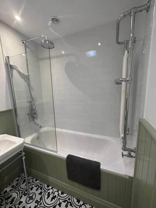 ウィンチェスター Riverside 3 Bed Houseヴィラ エクステリア 写真