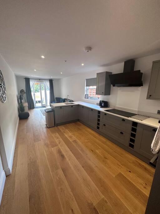 ウィンチェスター Riverside 3 Bed Houseヴィラ エクステリア 写真