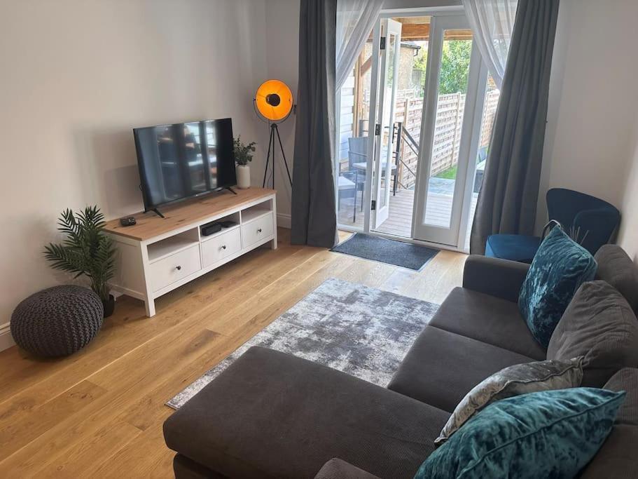 ウィンチェスター Riverside 3 Bed Houseヴィラ エクステリア 写真